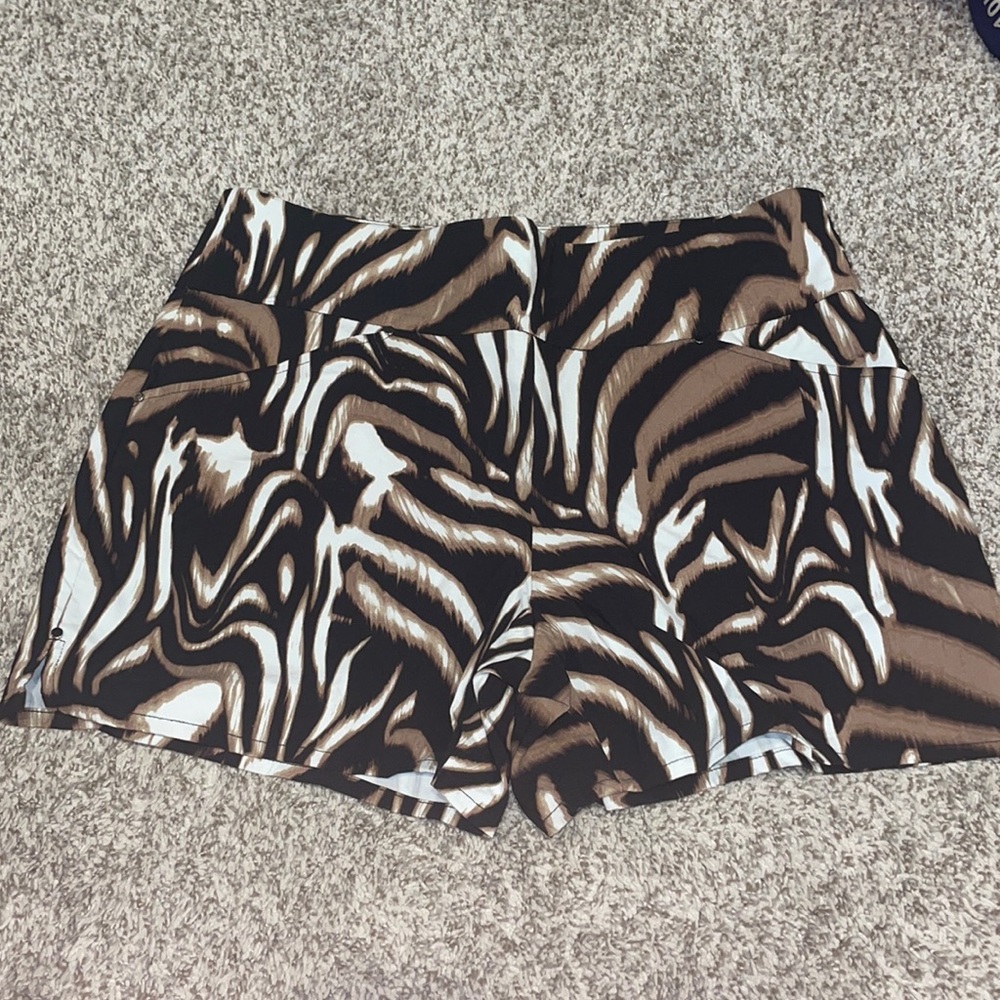 Like new animal print shorts